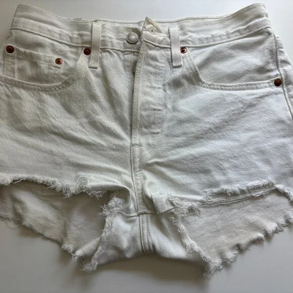 Levi’s White 501 Buttonfly Jean Shorts Size 26 - Picture 2 of 15